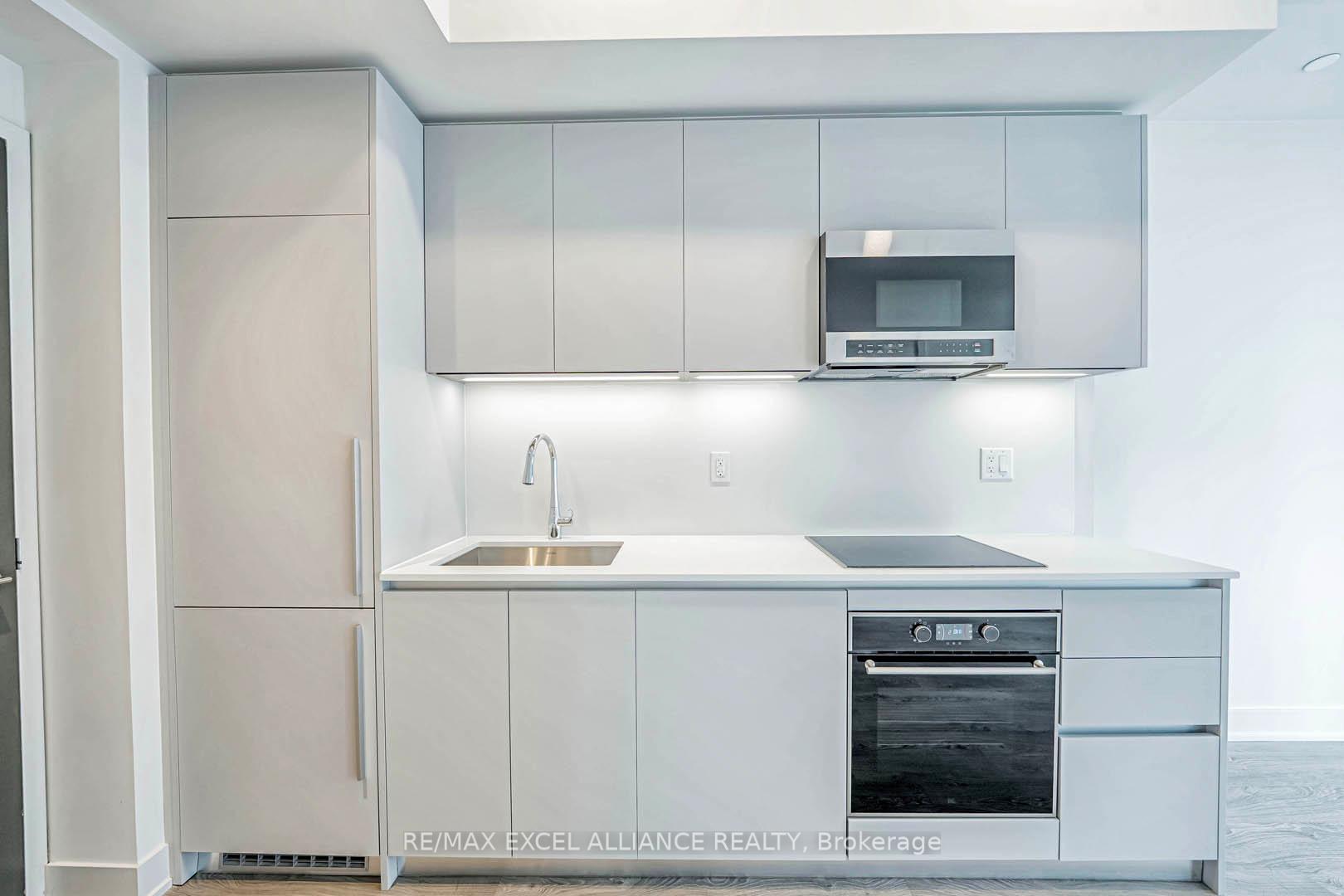 1 Bedroom Condo at 8 Cumberland,  Toronto For sale