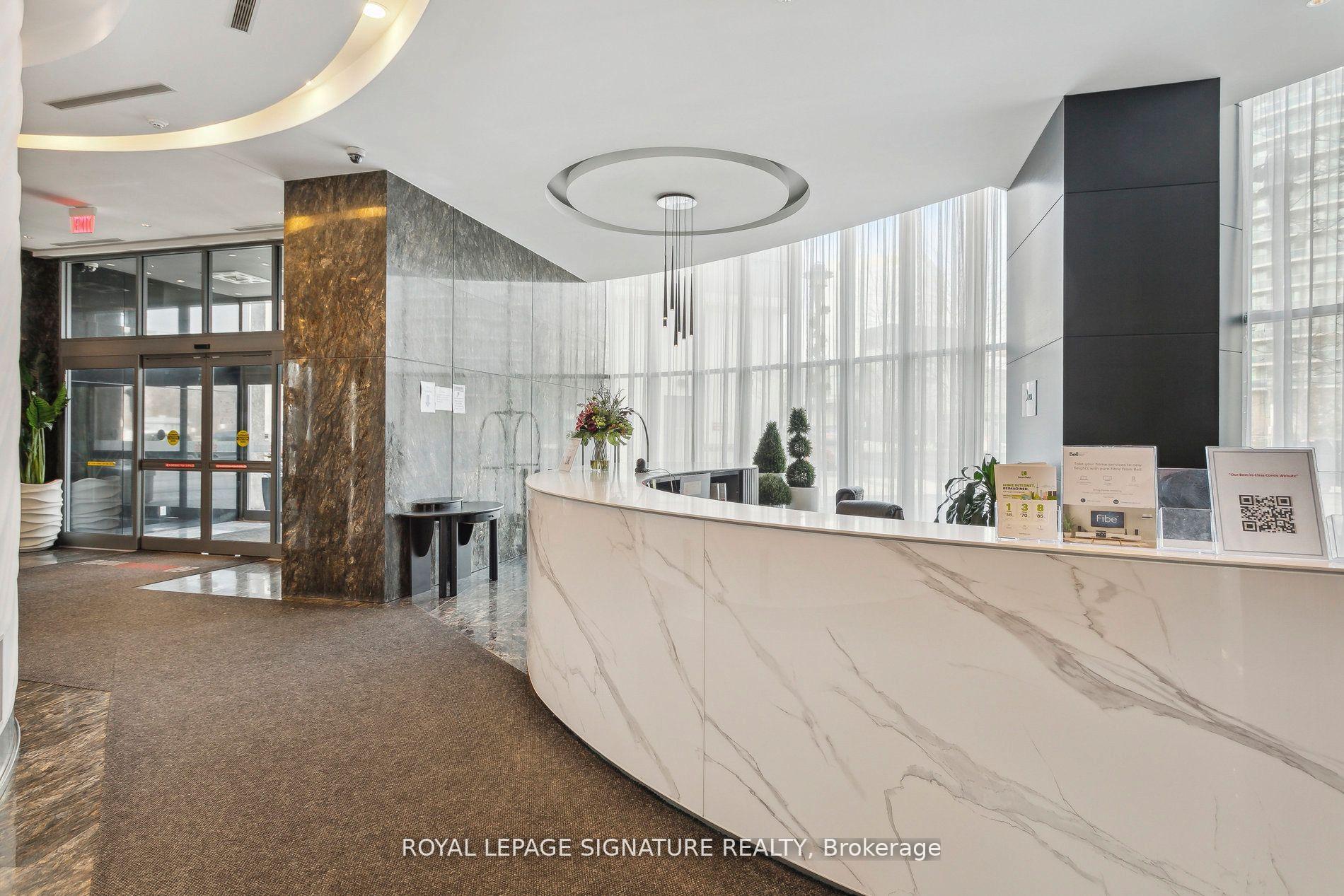 3 Bedrooms Condo at 60 Absolute, Mississauga For sale