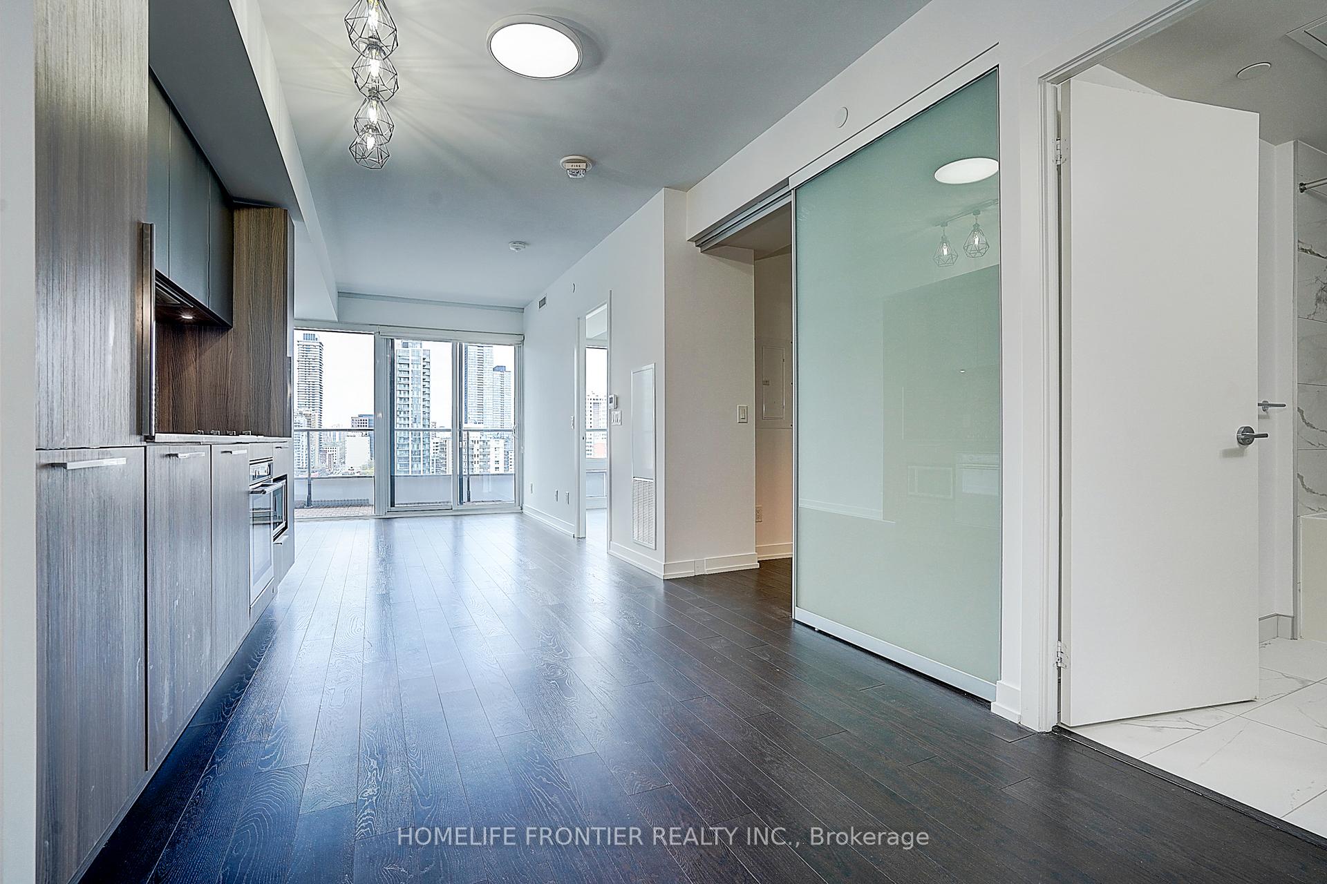 2 Bedrooms Condo at 85 Wood,  Toronto For sale