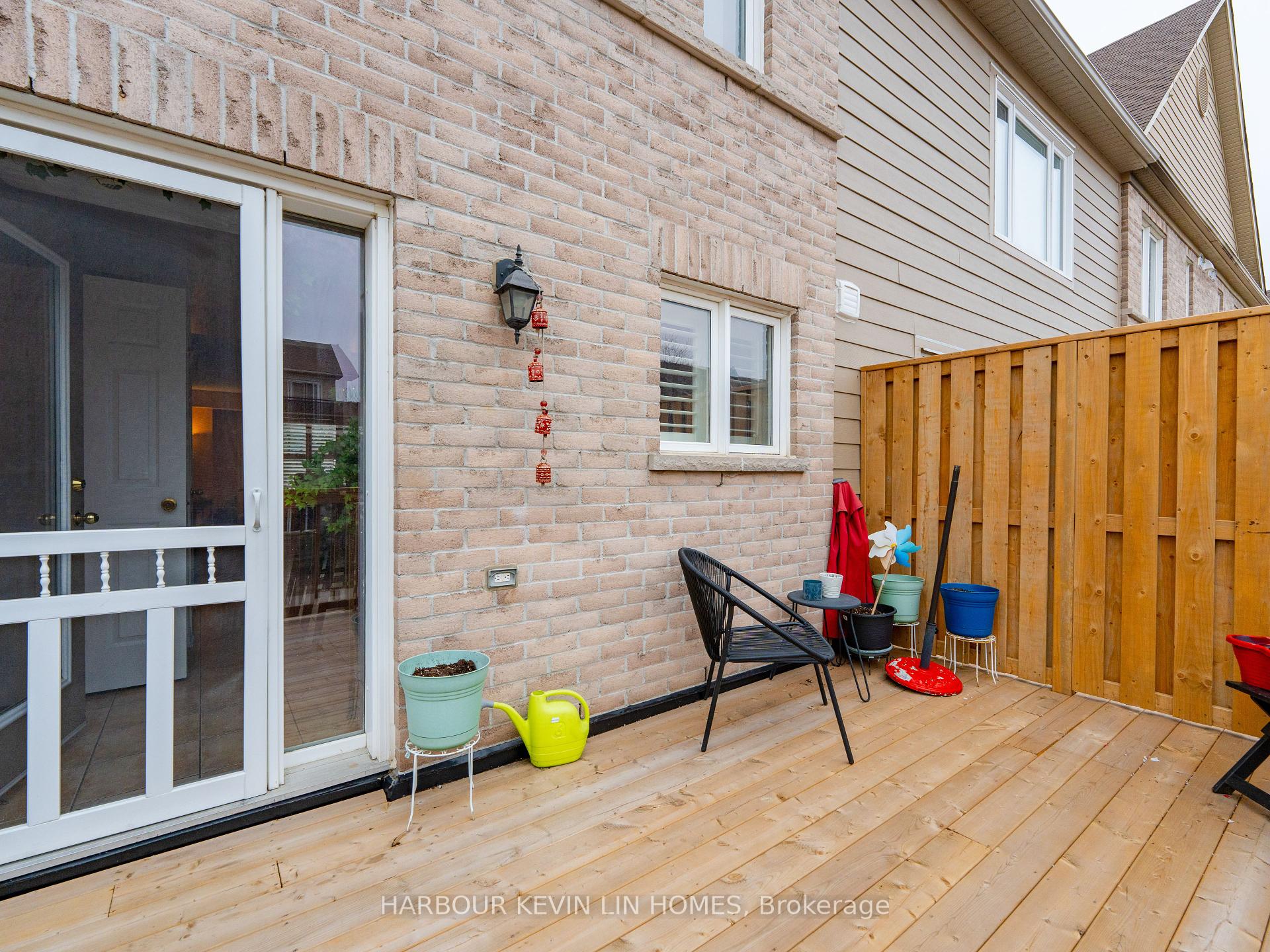 3 Bedrooms Condo at 4975 Southampton, Mississauga For sale