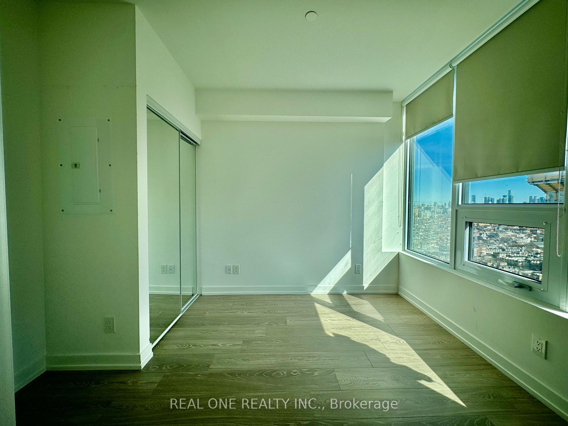 2 Bedrooms Condo at 19 Western Battery, Toronto For sale