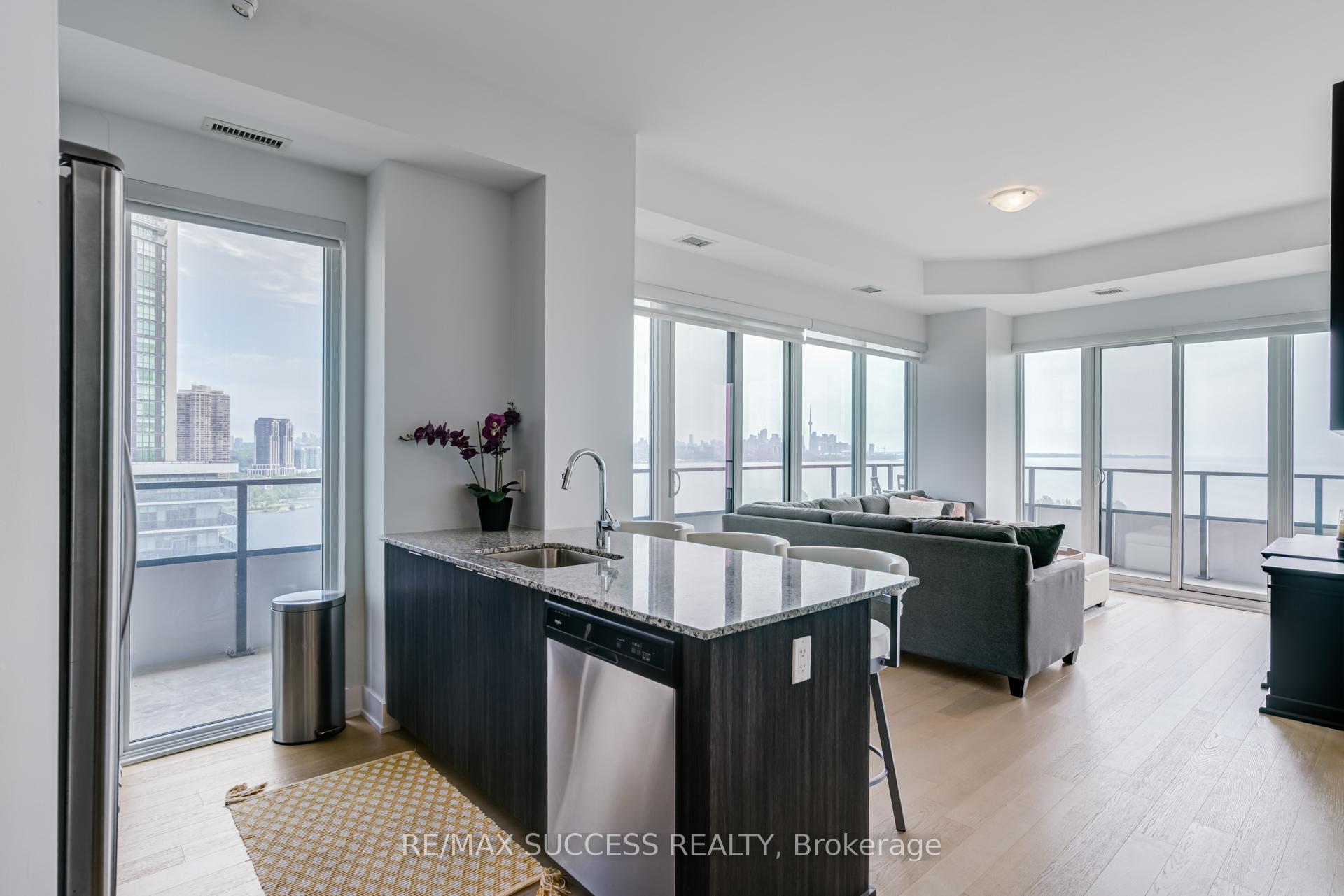 3 Bedrooms Condo at 20 Shore breeze, Toronto For sale