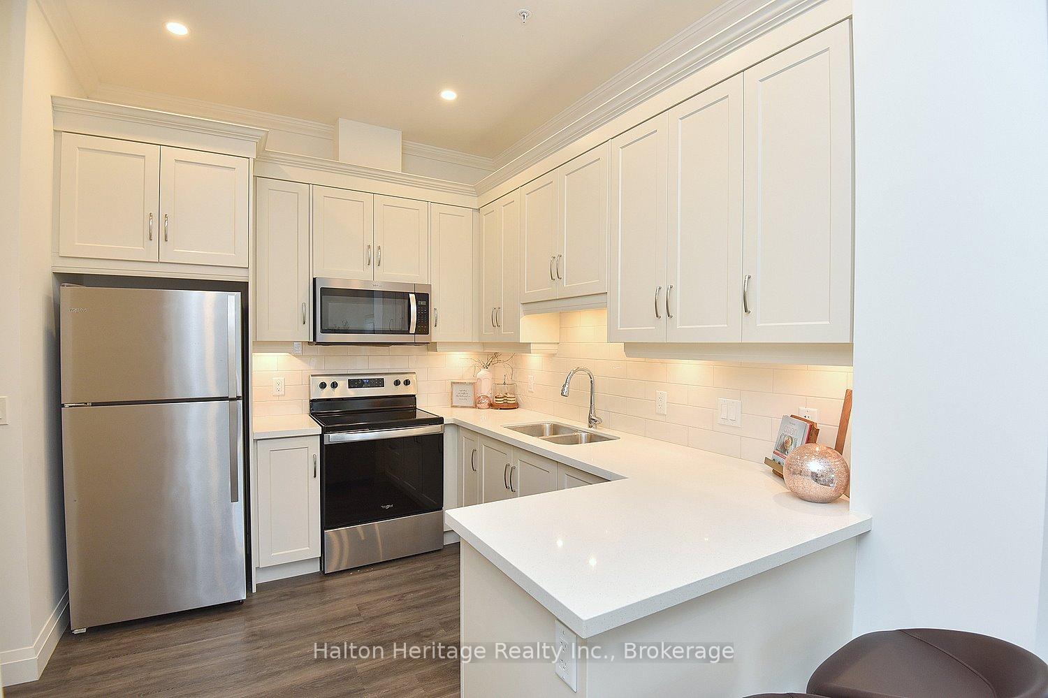2 Bedrooms Condo at 30 Hamilton,  Hamilton For sale