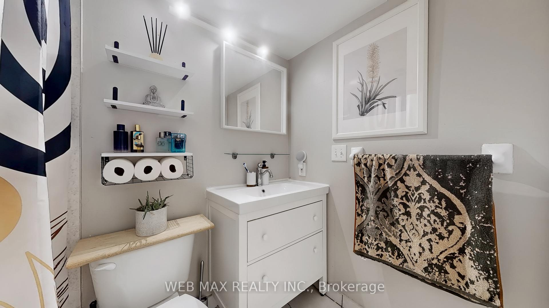 2 Bedrooms Condo at 906 Sheppard, Toronto For sale