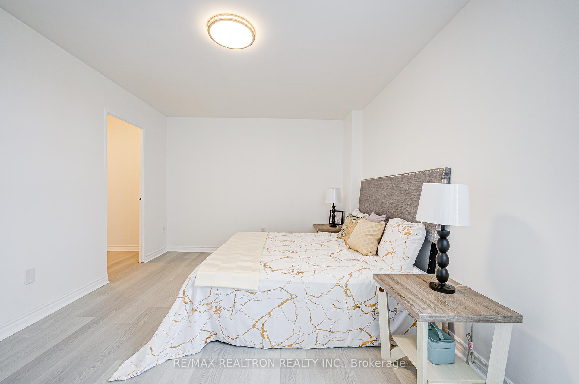 2 Bedrooms Condo at 5 Massey, Toronto For sale