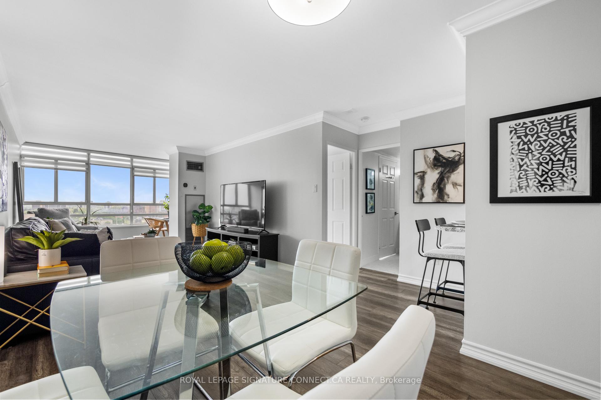 2 Bedrooms Condo at 75 King, Mississauga For sale