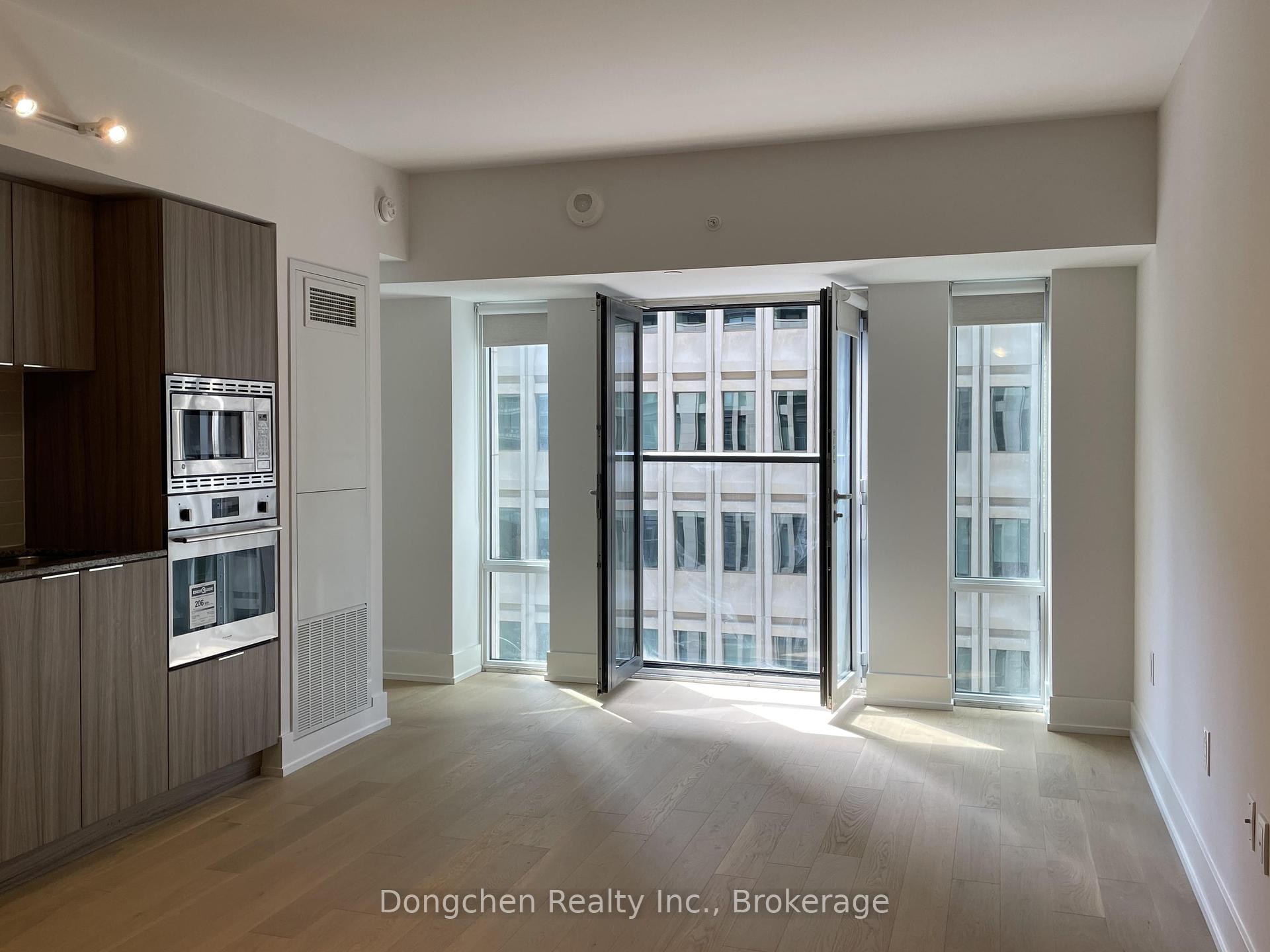 2 Bedrooms Condo at 955 Bay,  Toronto For sale