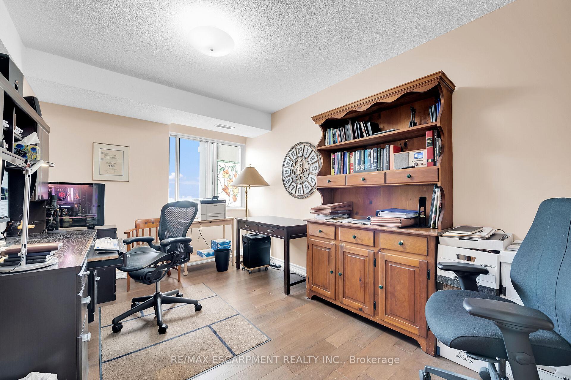 3 Bedrooms Condo at 301 Frances, Hamilton For sale