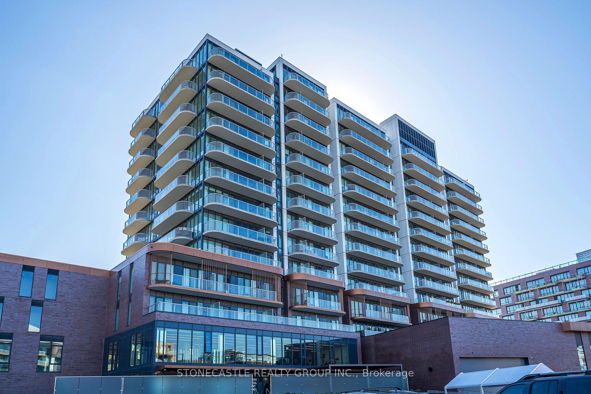 3 Bedrooms Condo at 220 Missinnihe, Mississauga For sale