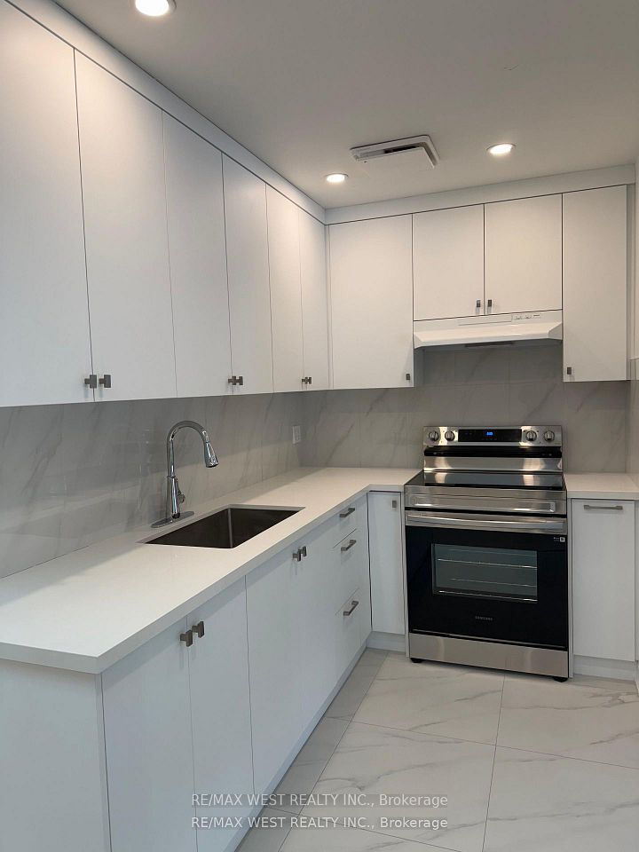 #2 - 10 Tynevale Drive, Toronto, ON M9R 2B4