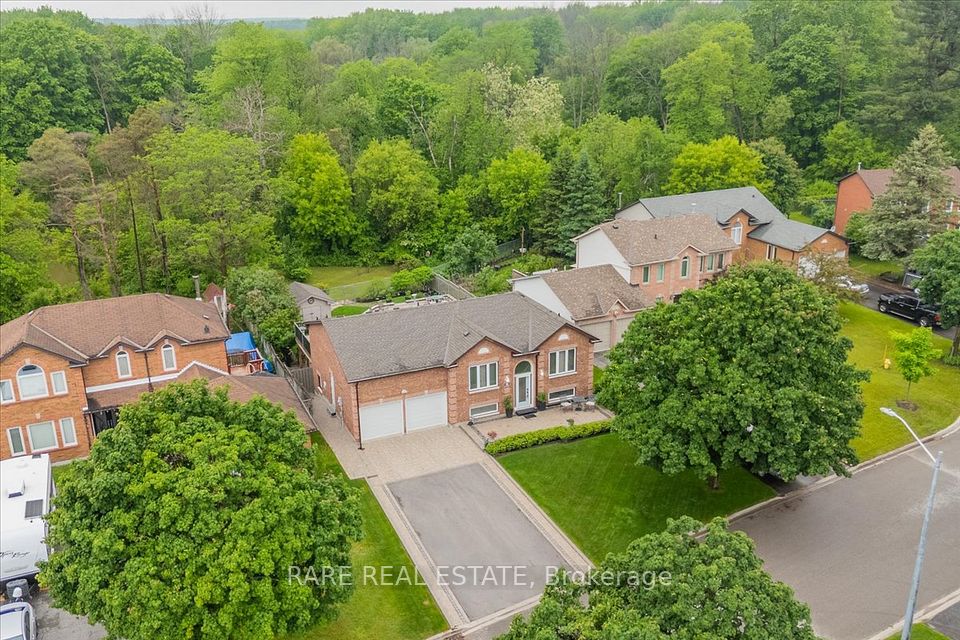 58 Edenbridge Drive, Essa, ON L3W 0K8