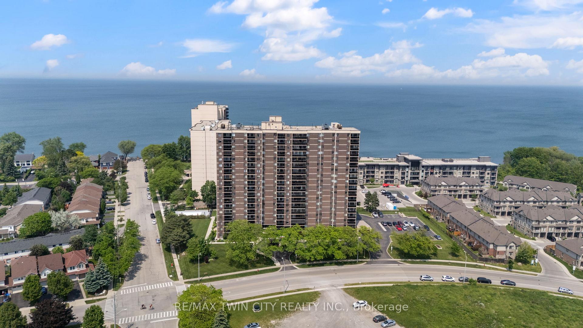 2 Bedrooms Condo at 301 Frances, Hamilton For sale