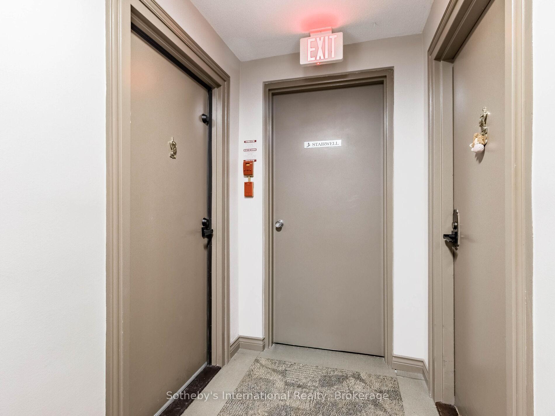 3 Bedrooms Condo at 3120 Kirwin,  Mississauga For sale