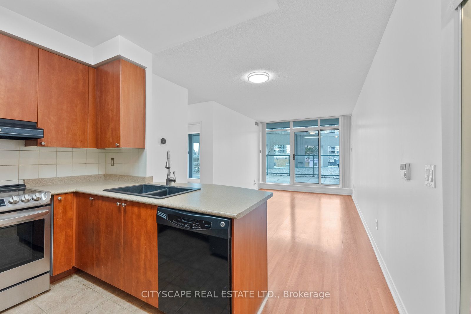 5500 Yonge Street, #202
