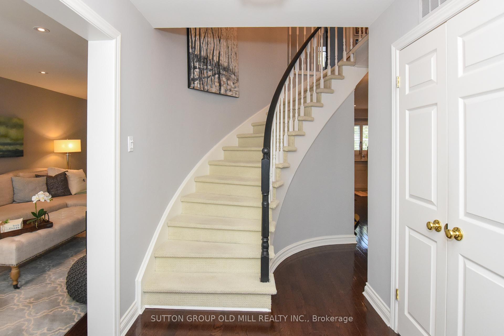 4 Bedrooms Condo at 4635 Regents, Mississauga For sale