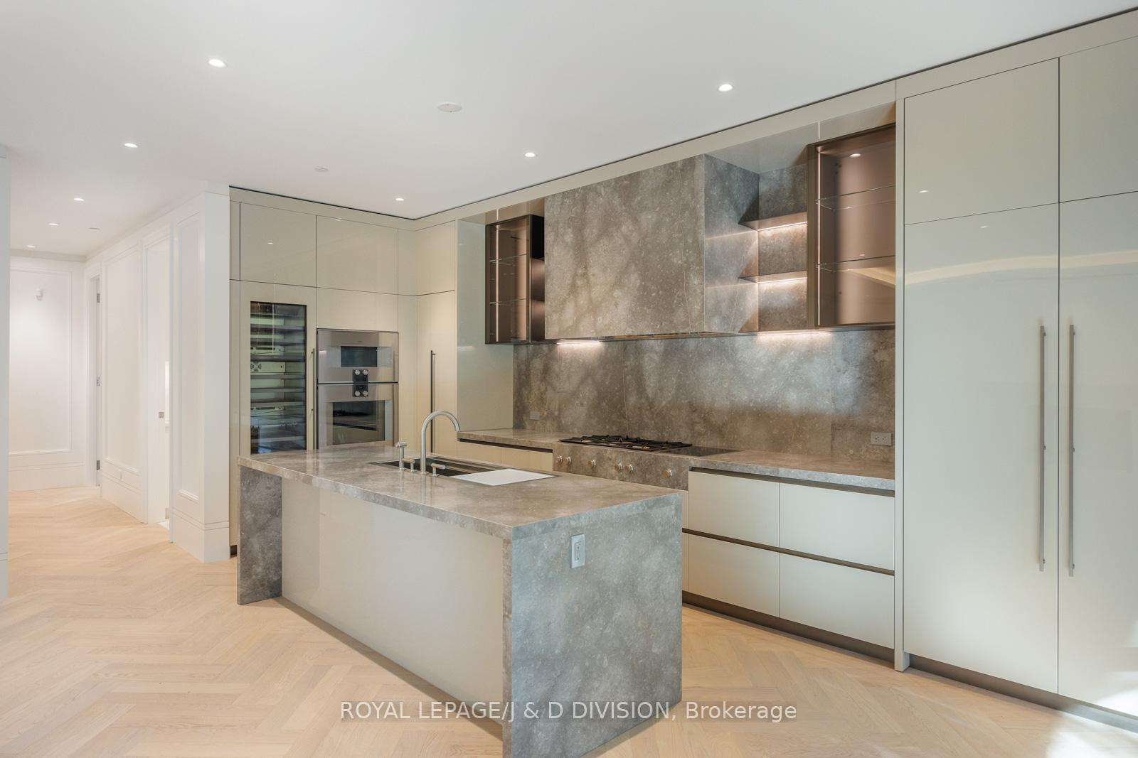 2 Bedrooms Condo at 7 Dale,  Toronto For sale