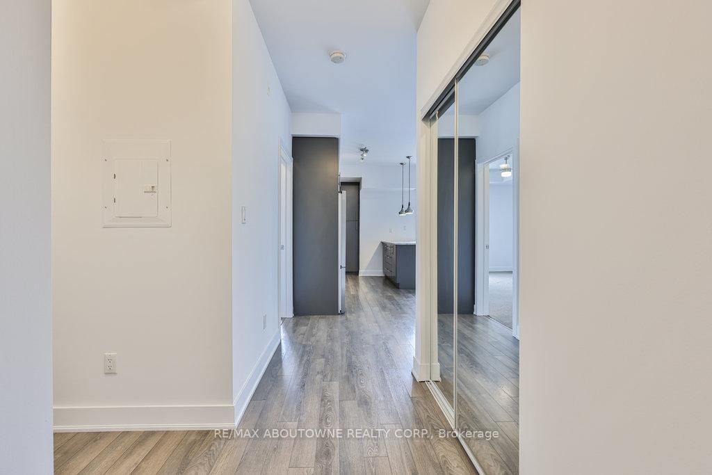 2 Bedrooms Condo at 128 Garden, Oakville For sale
