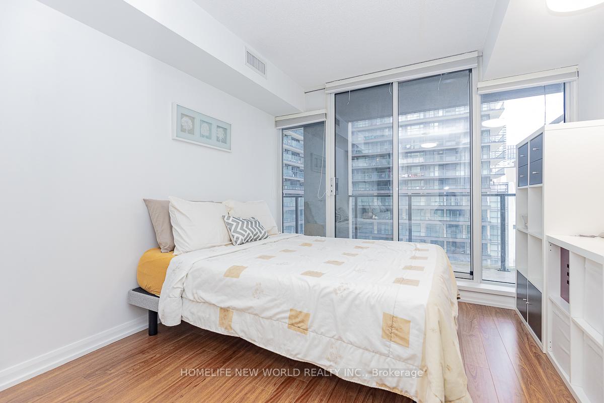 3 Bedrooms Condo at 111 Elizabeth, Toronto For sale