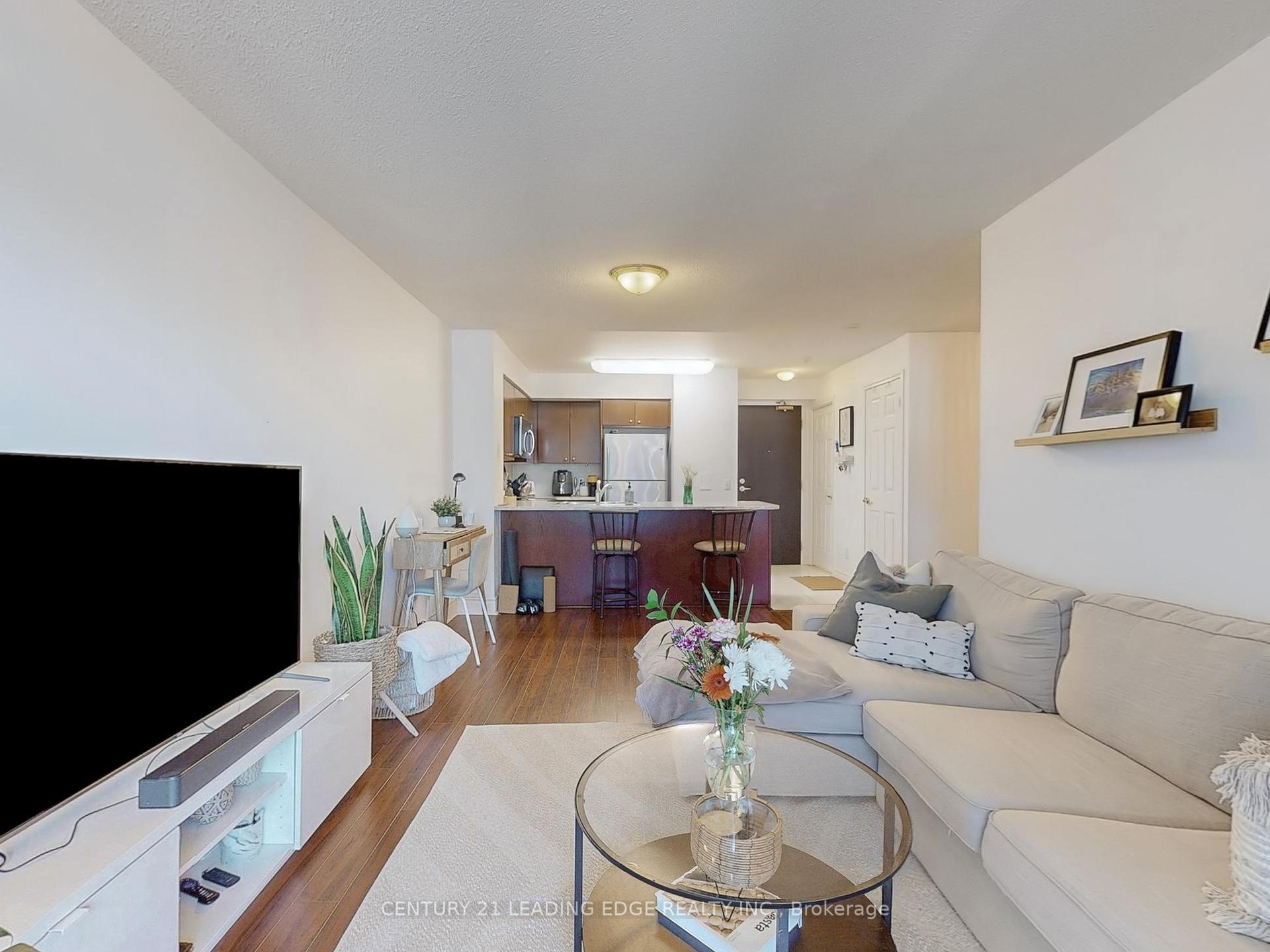 2 Bedrooms Condo at 30 Grand Trunk, Toronto For sale