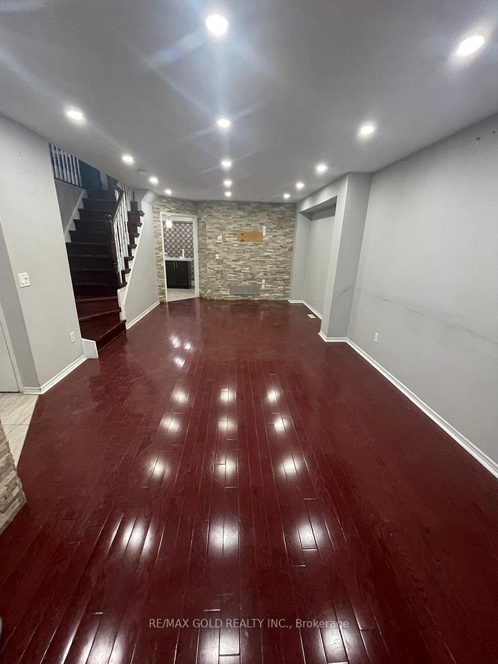 10 Lofty Pines Place