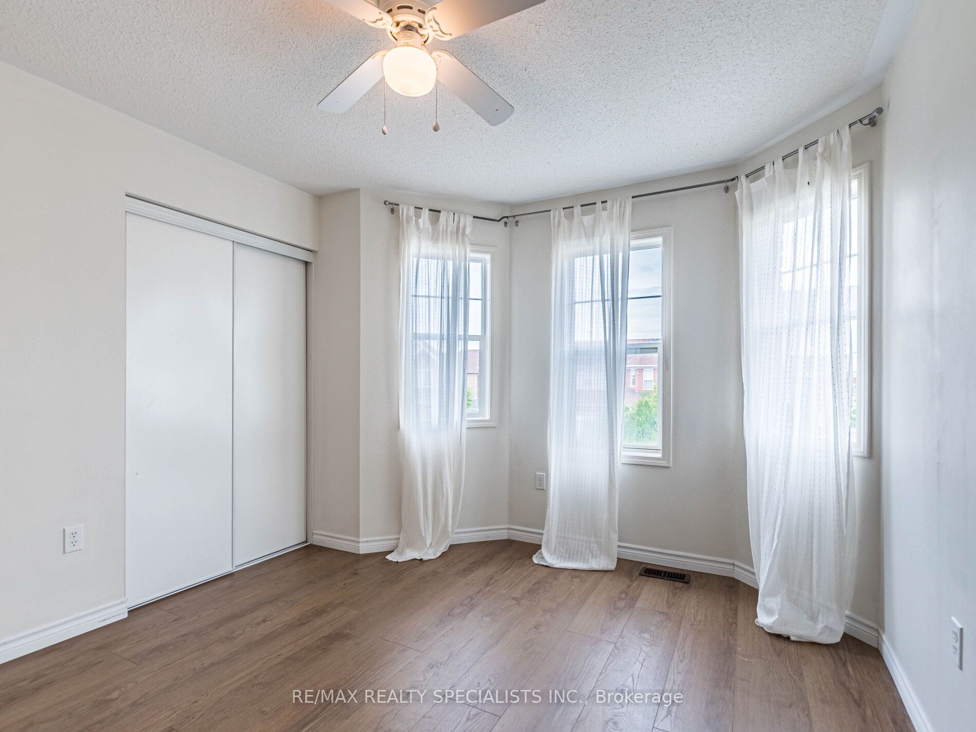 105 DECKER HOLLOW Circle
