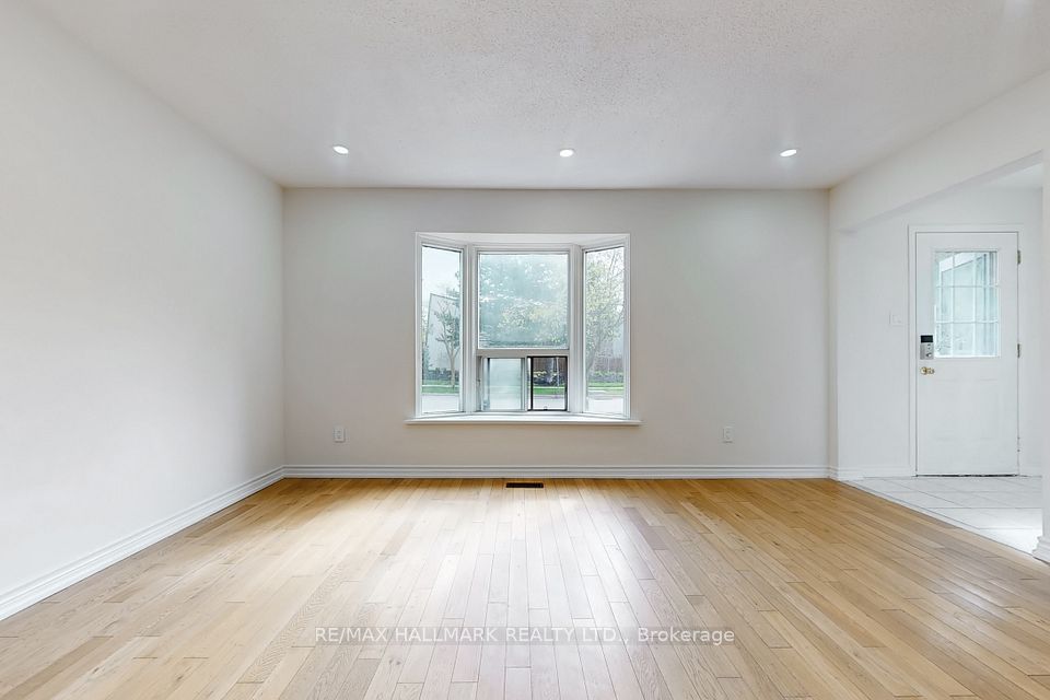 190 SPRINGHEAD Gardens, Richmond Hill, ON L4C 5C8