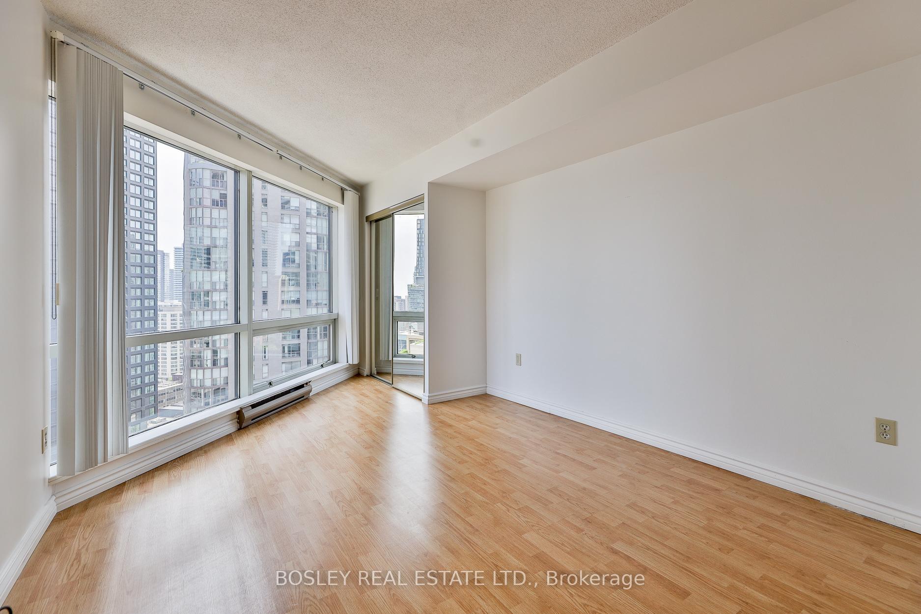 2 Bedrooms Condo at 1001 Bay, Toronto For sale