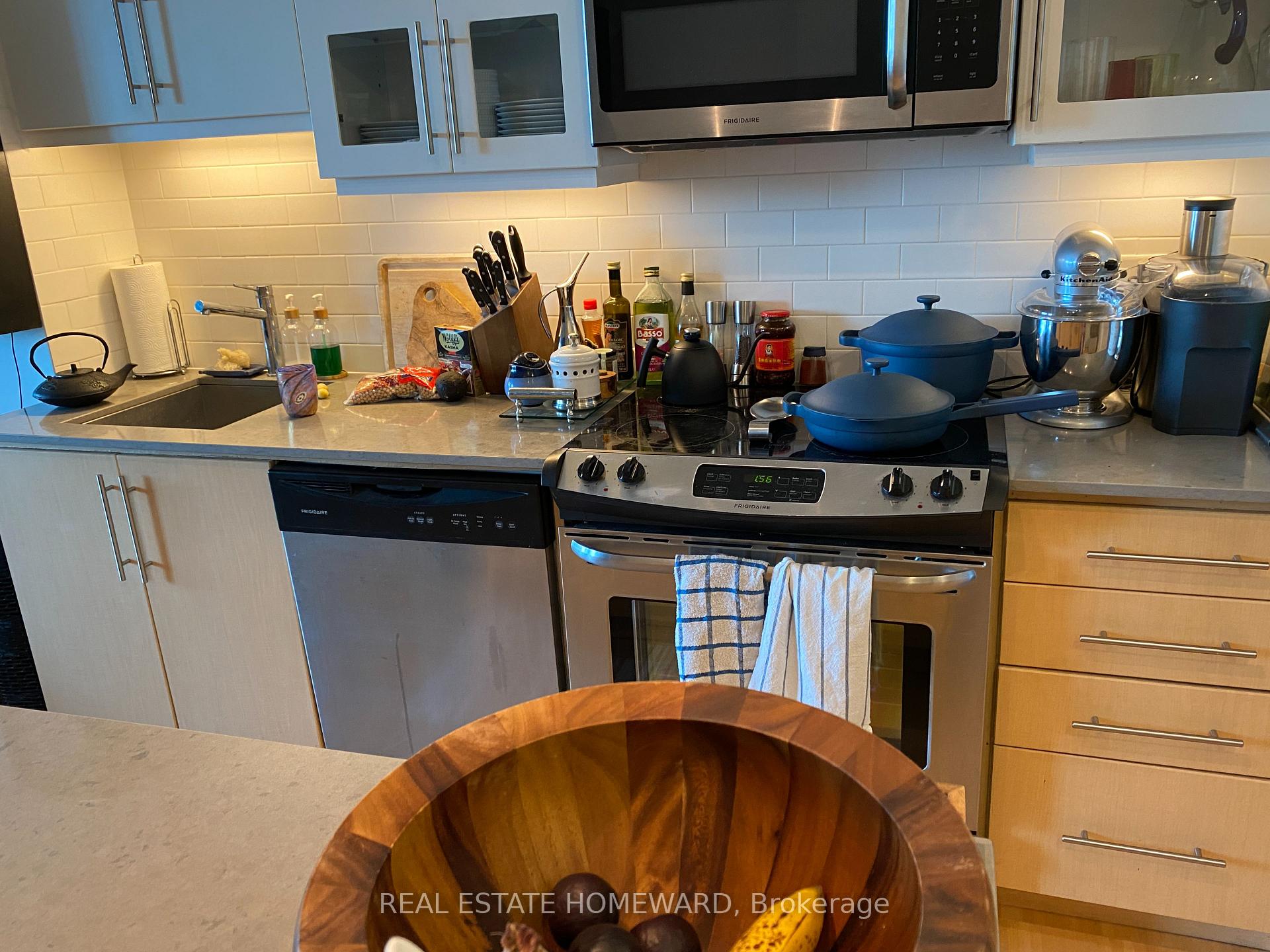2 Bedrooms Condo at 1171 Queen, Toronto For sale