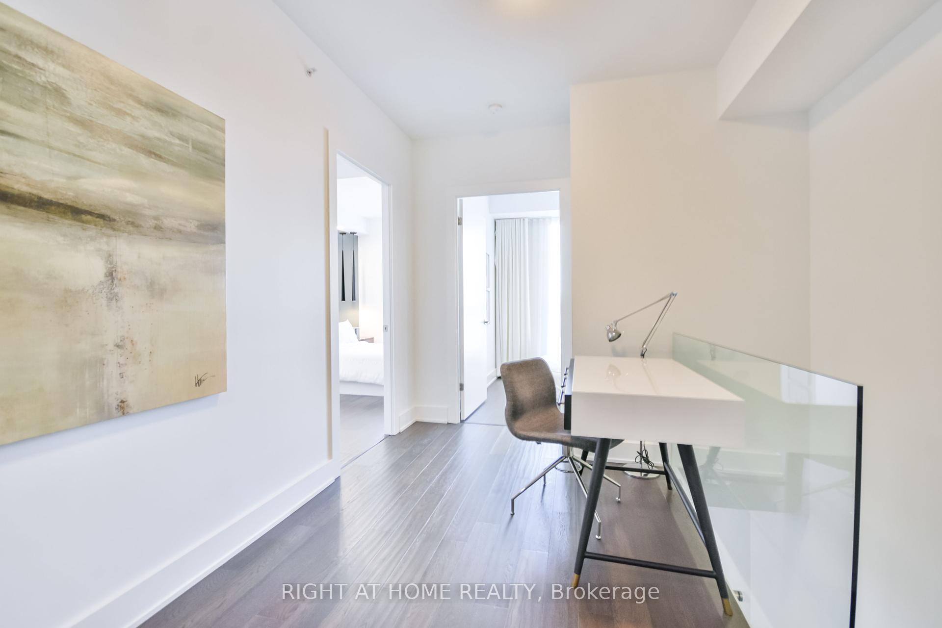 3 Bedrooms Condo at 5230 Dundas, Burlington For sale
