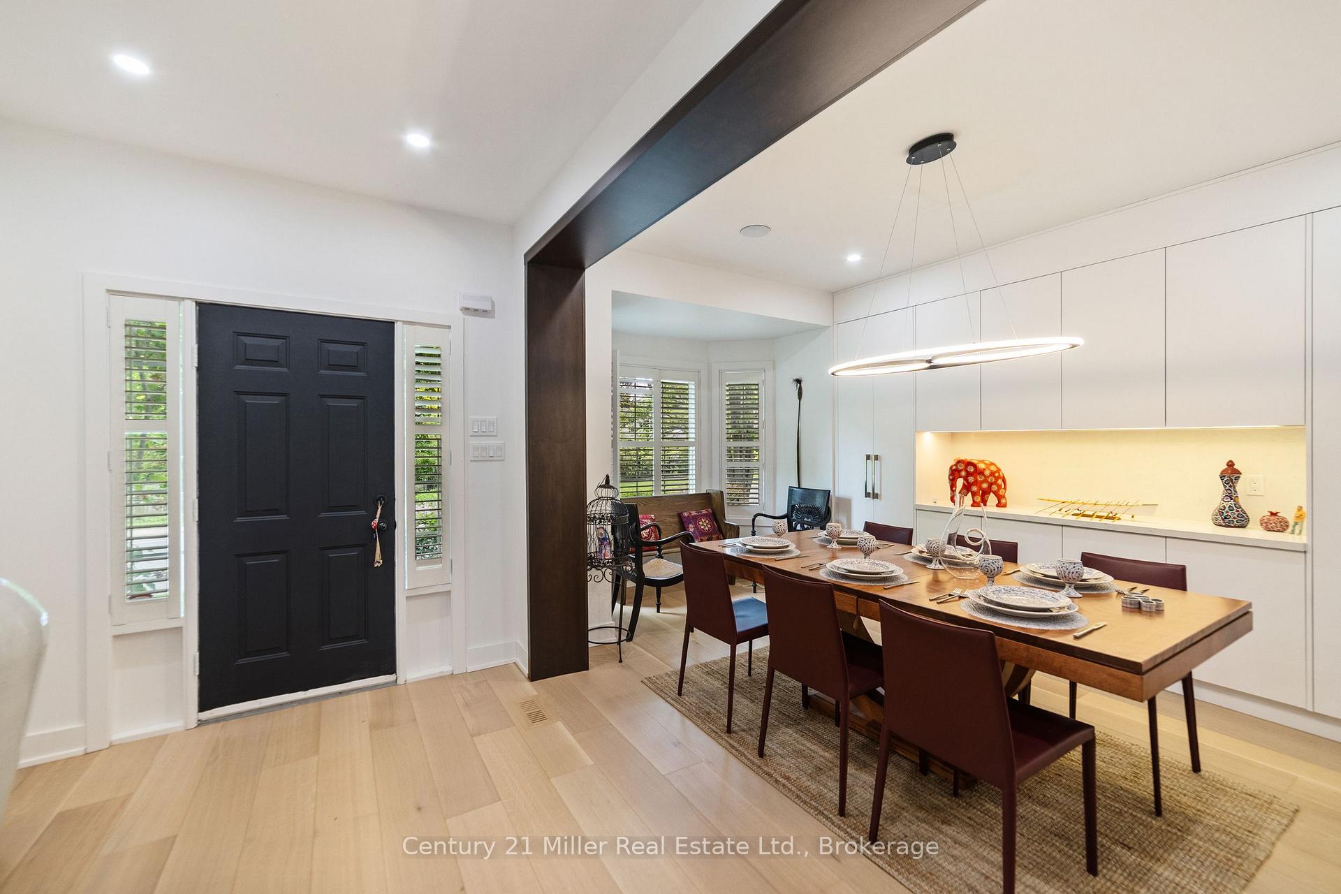 2 Bedrooms Condo at 1061 North Shore, Burlington For sale