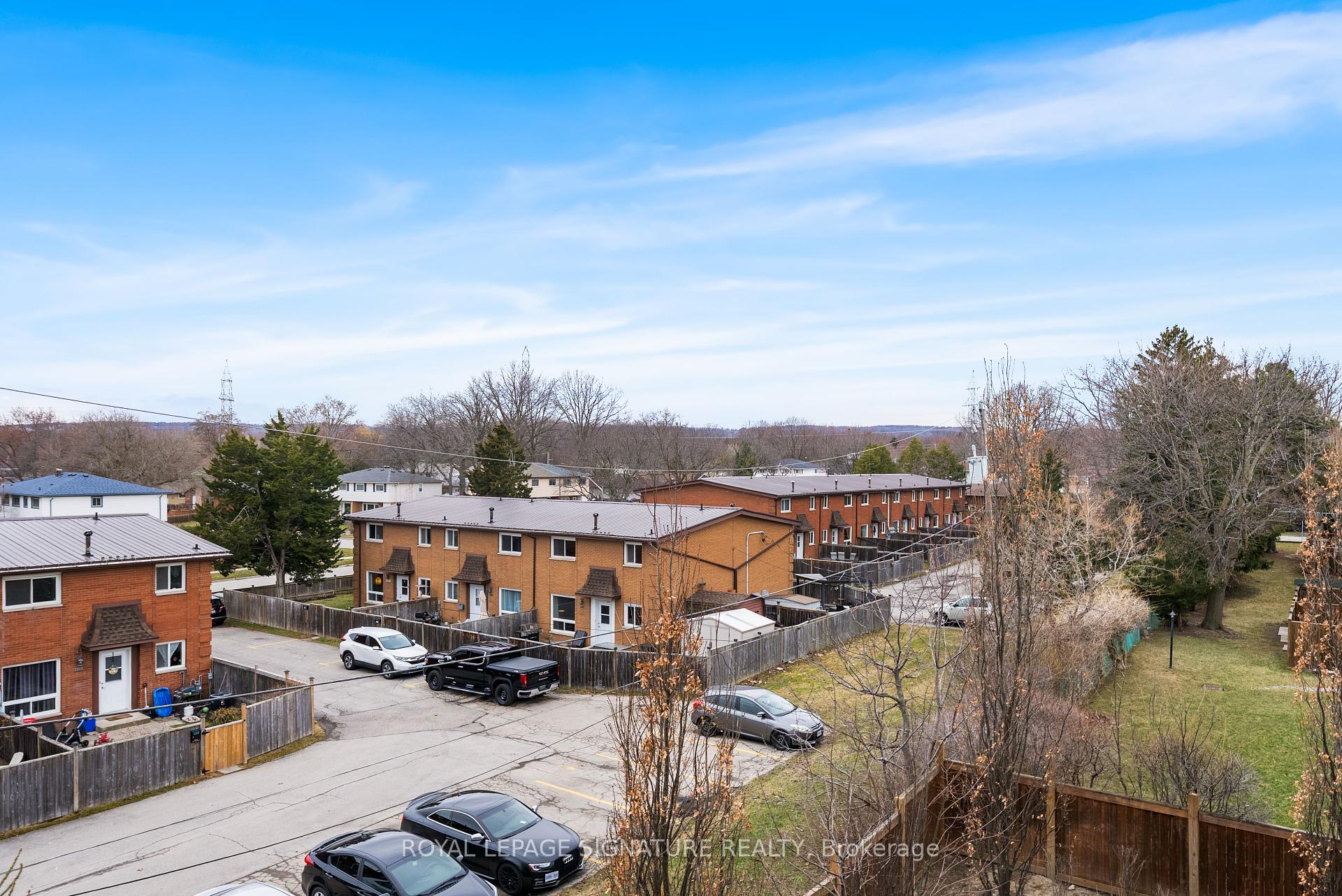 2 Bedrooms Condo at 1284 Guelph, Burlington For sale