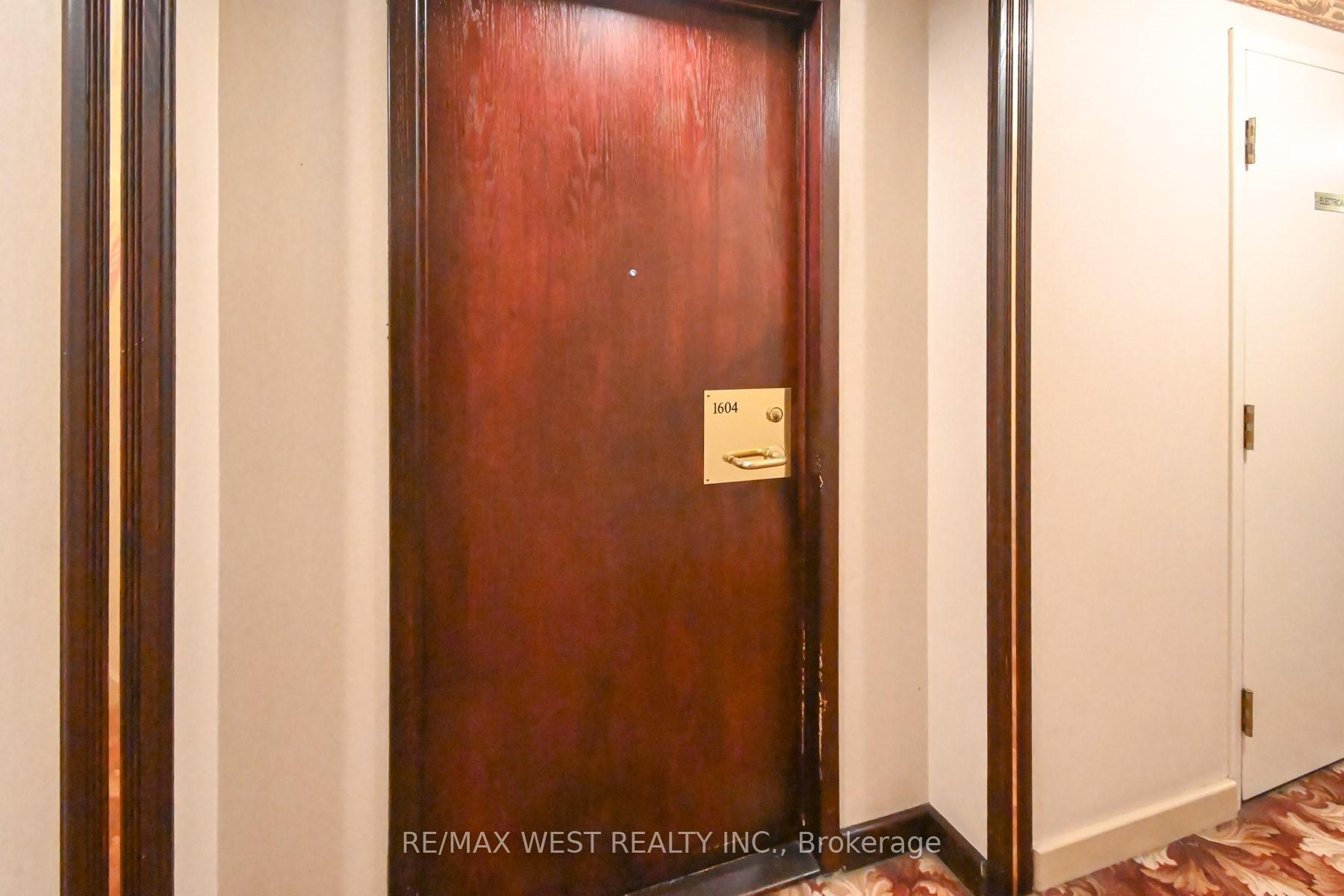 2 Bedrooms Condo at 3233 Eglinton,  Toronto For sale