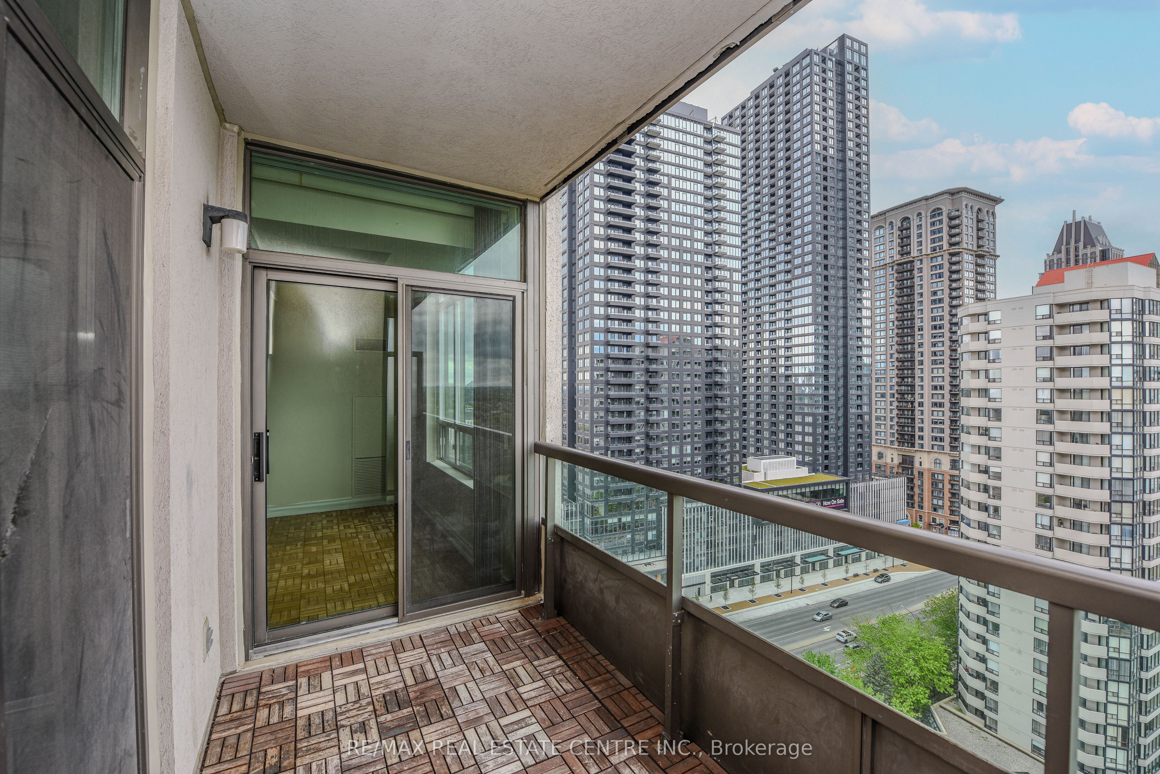 335 Rathburn Road W, #2107