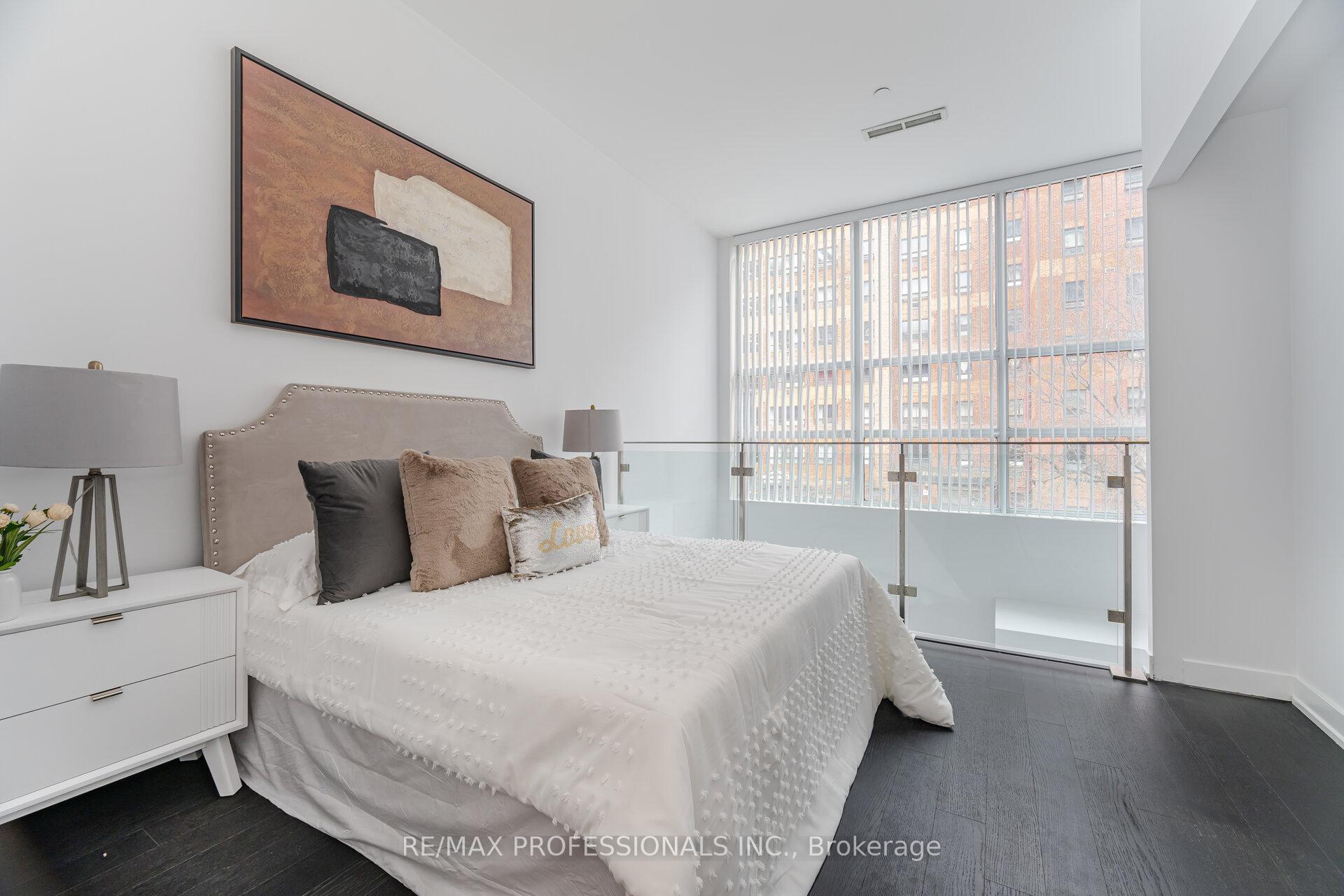 2 Bedrooms Condo at 1030 King, Toronto For sale