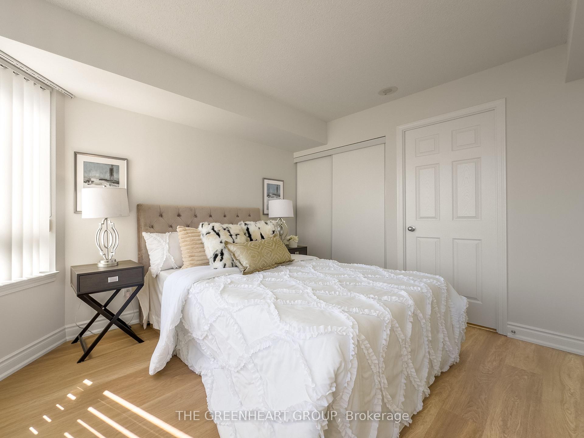 3 Bedrooms Condo at 155 Beecroft,  Toronto For sale