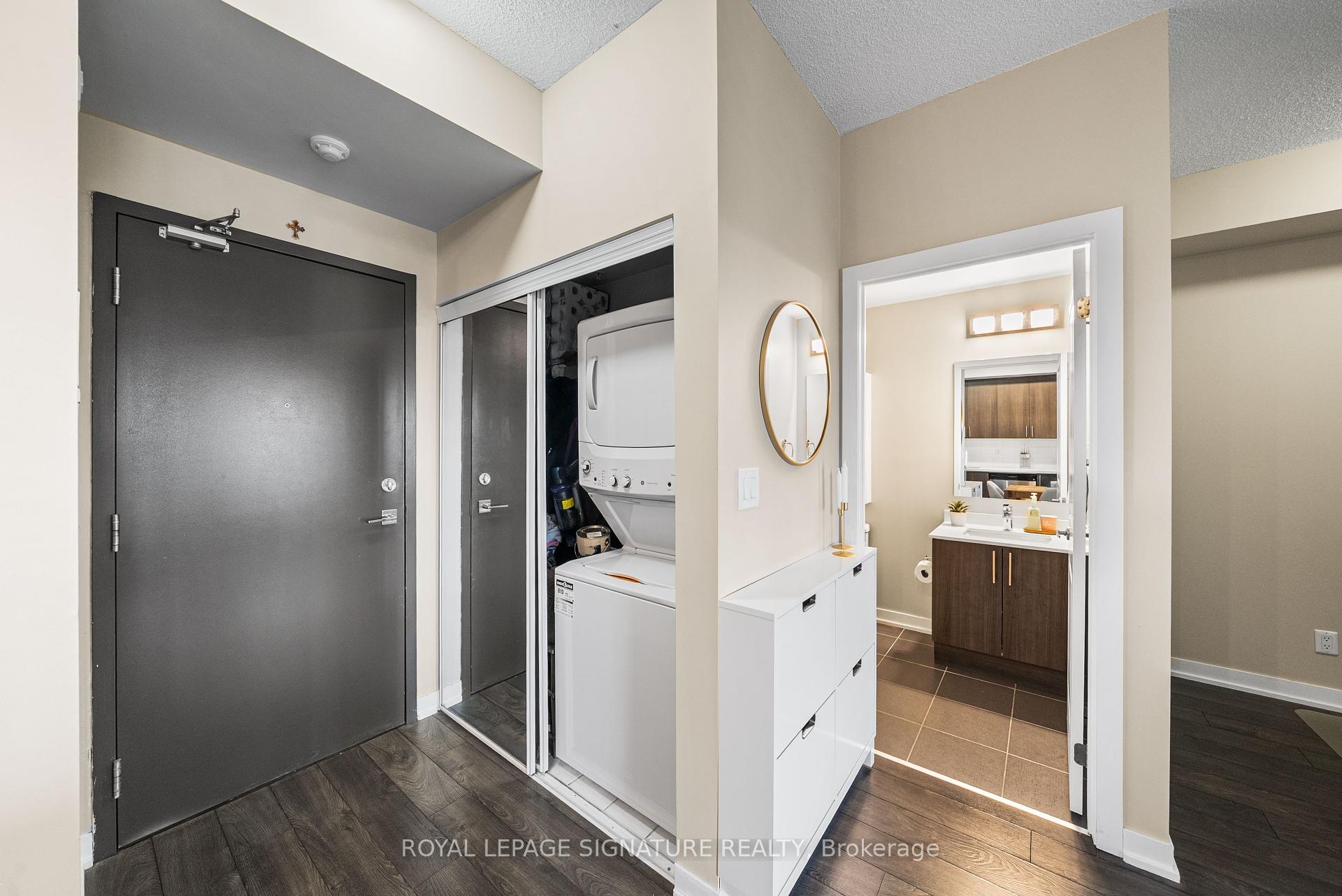 2 Bedrooms Condo at 1284 Guelph, Burlington For sale