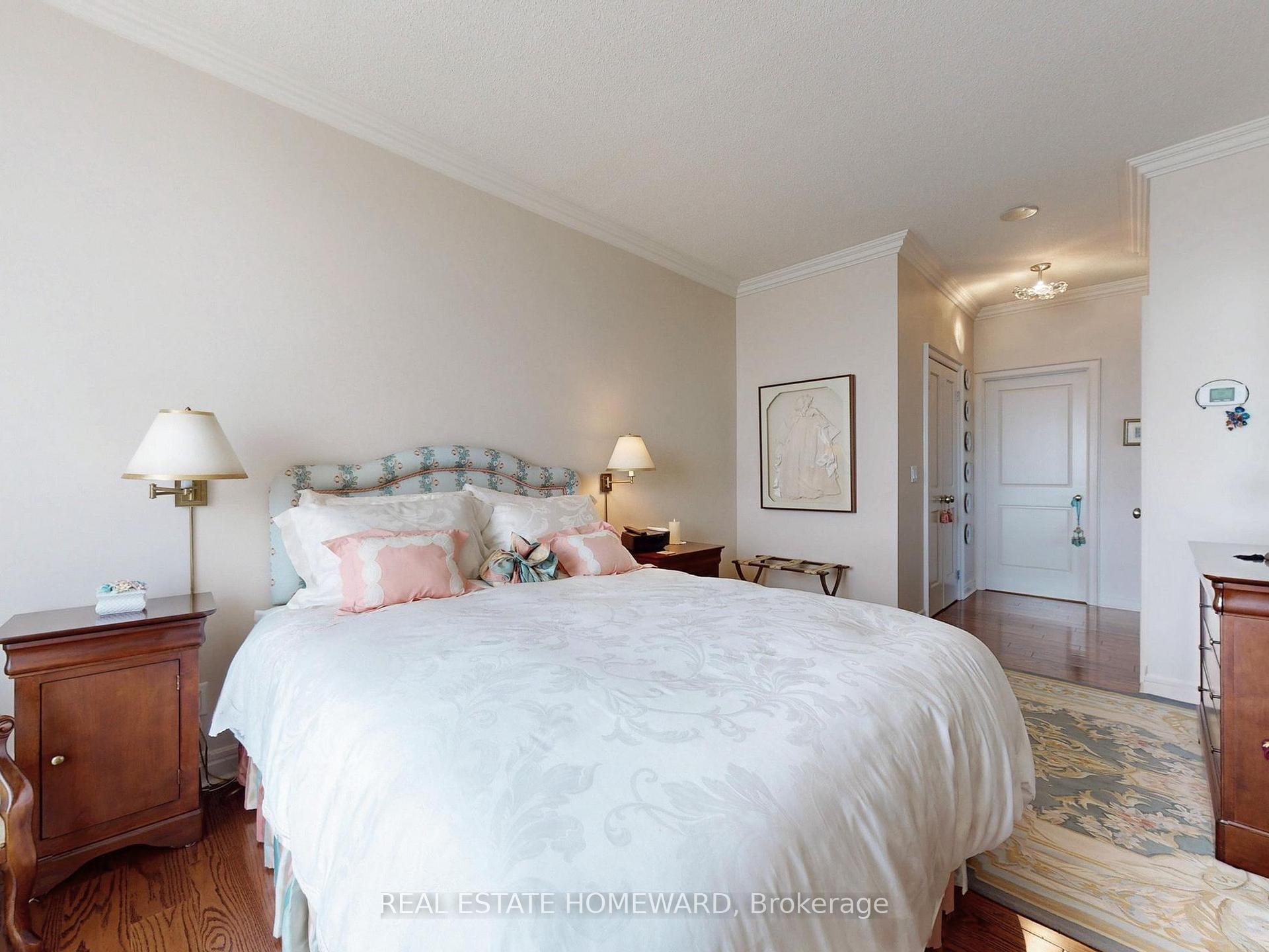 2 Bedrooms Condo at 8 Park, Toronto For sale