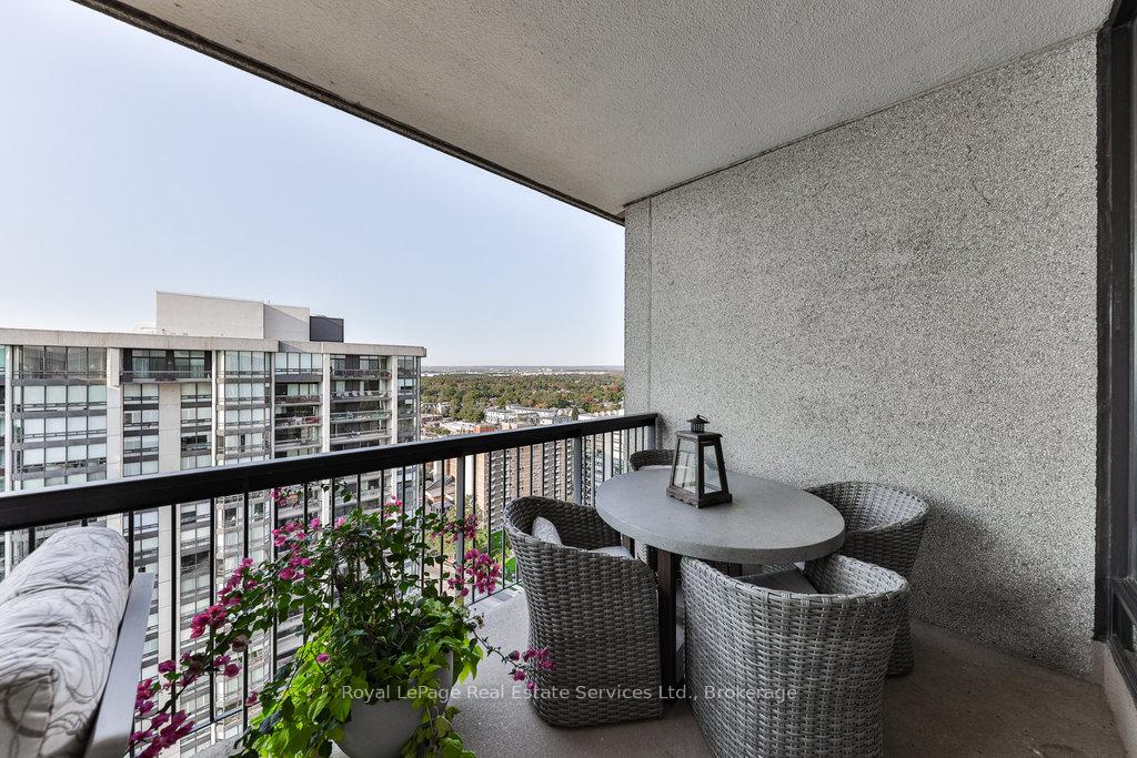 2 Bedrooms Condo at 2170 Marine, Oakville For sale