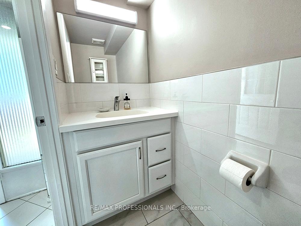 4 Bedrooms Condo at 2651 Aquitaine, Mississauga For sale