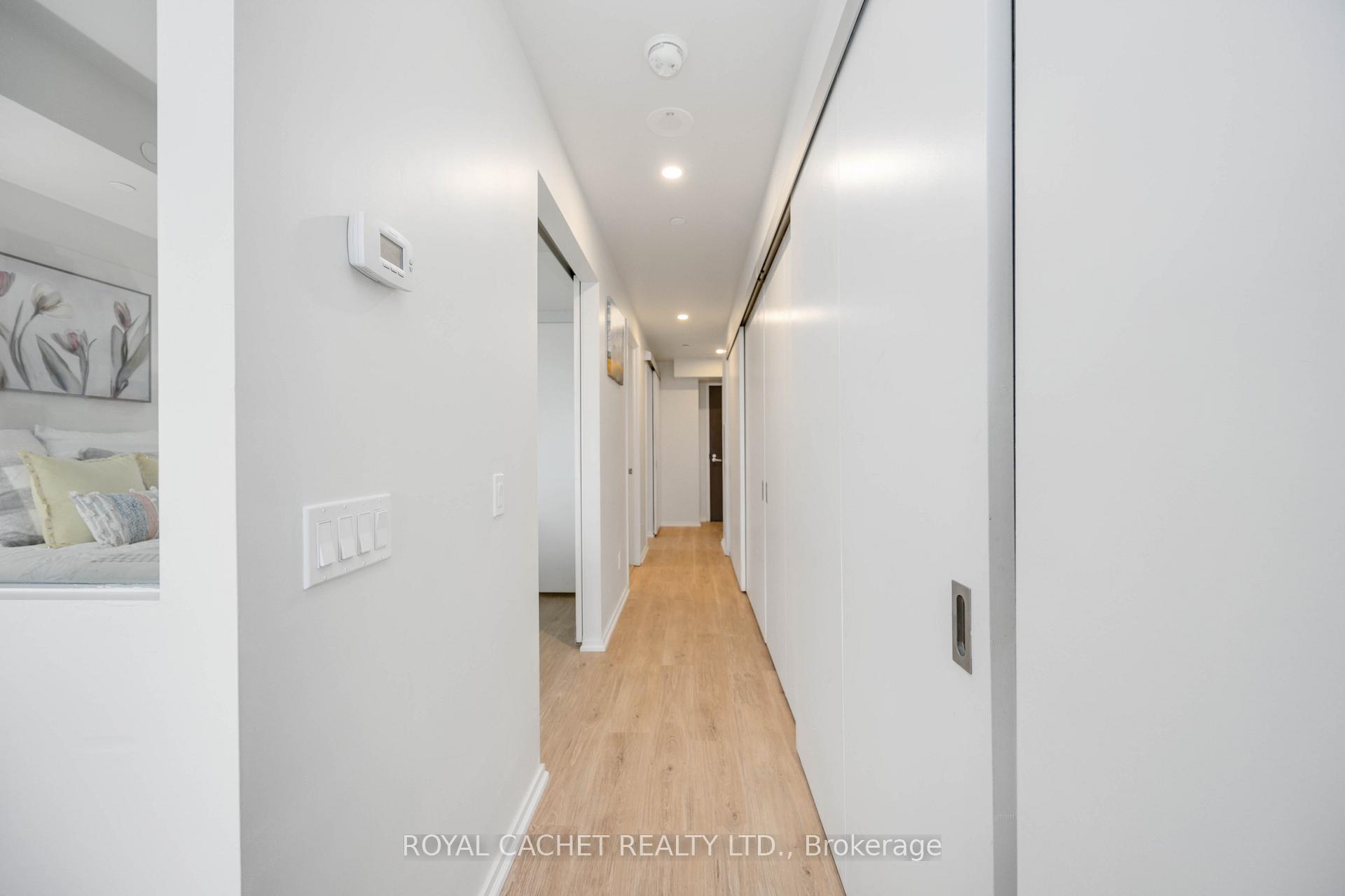 2 Bedrooms Condo at 197 Yonge,  Toronto For sale
