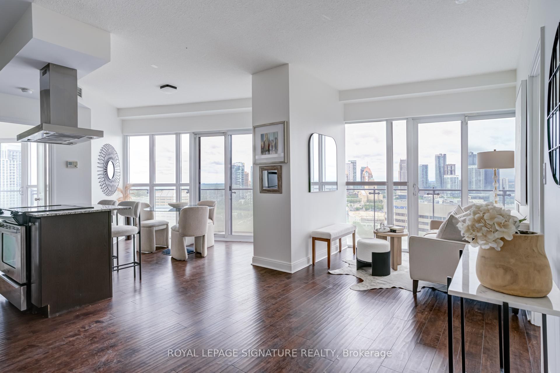 2 Bedrooms Condo at 50 Absolute, Mississauga For sale