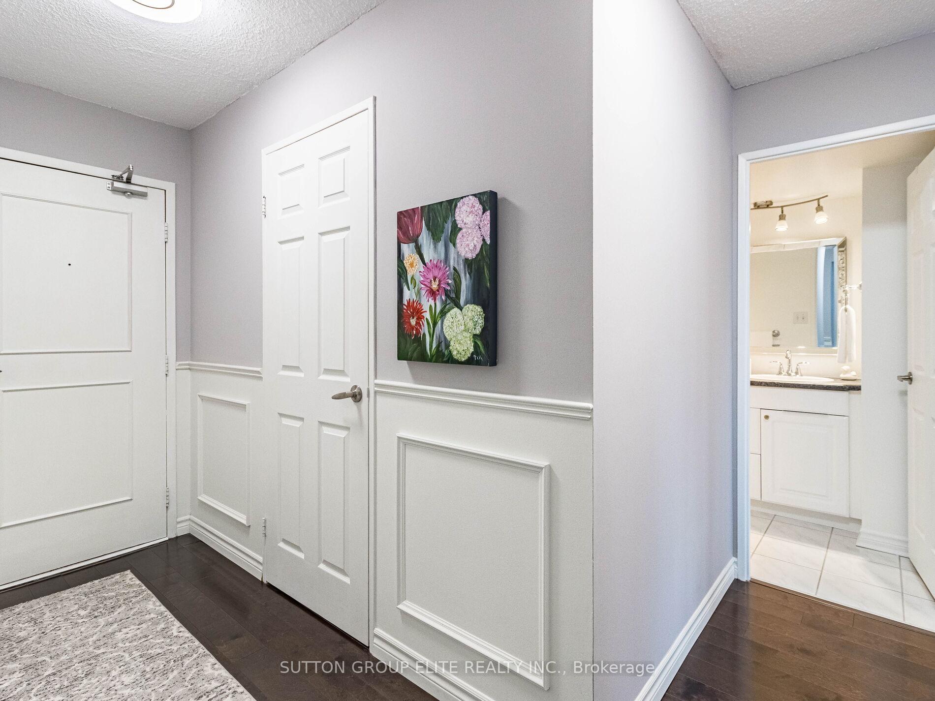 2 Bedrooms Condo at 50 Elm, Mississauga For sale