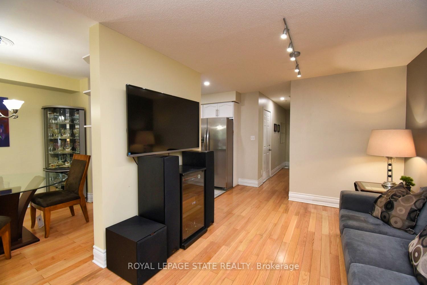 3 Bedrooms Condo at 565 Rymal, Hamilton For sale