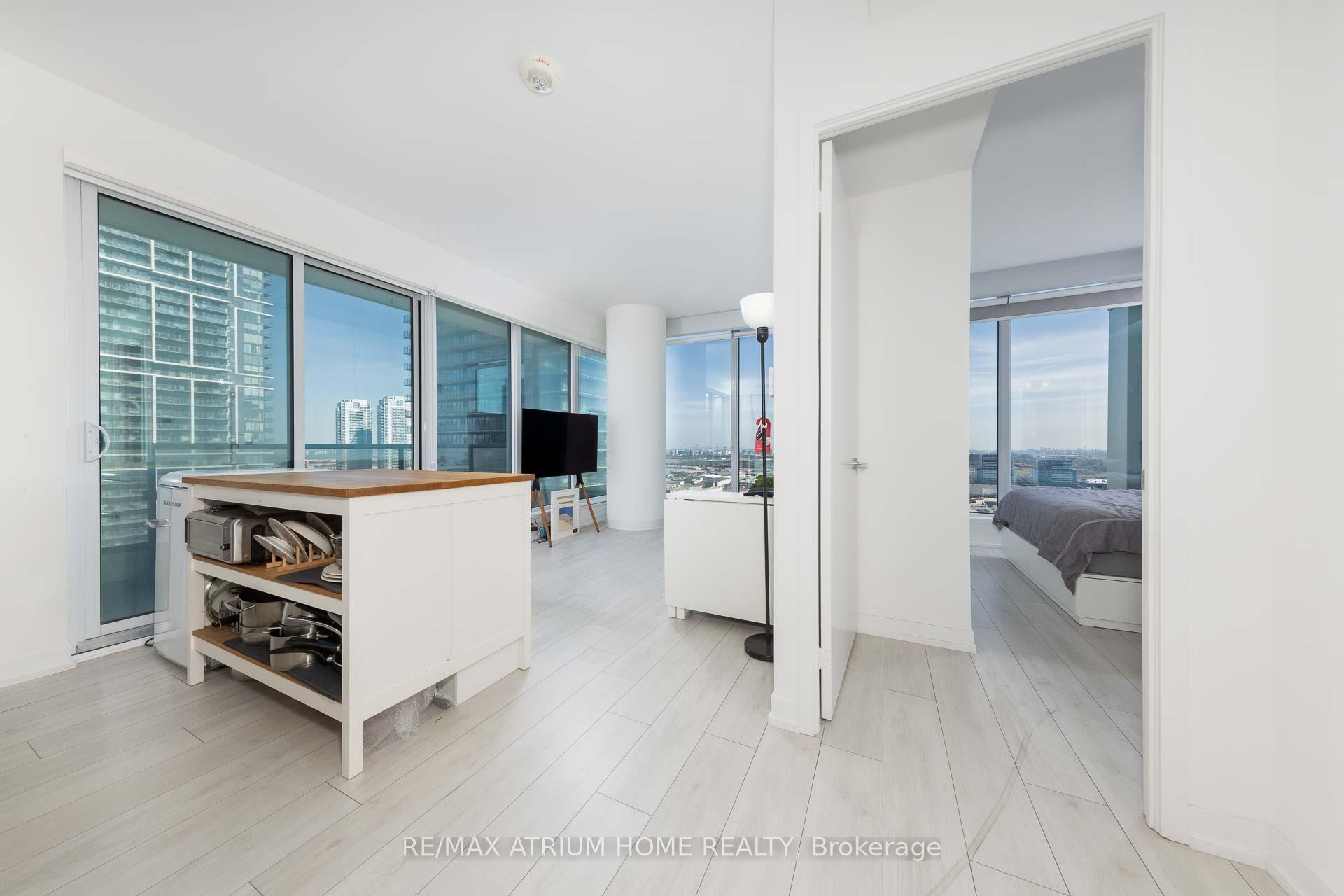 2 Bedrooms Condo at 950 Portage,  Vaughan For sale