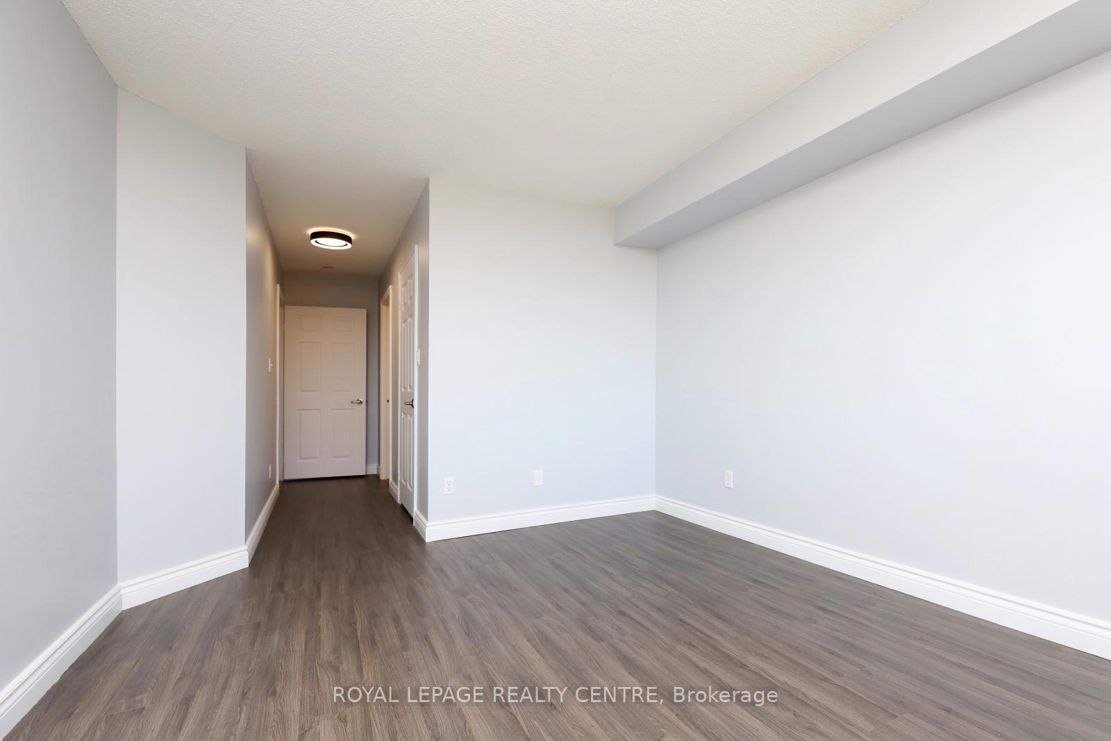 2 Bedrooms Condo at 1001 Cedarglen, Mississauga For sale