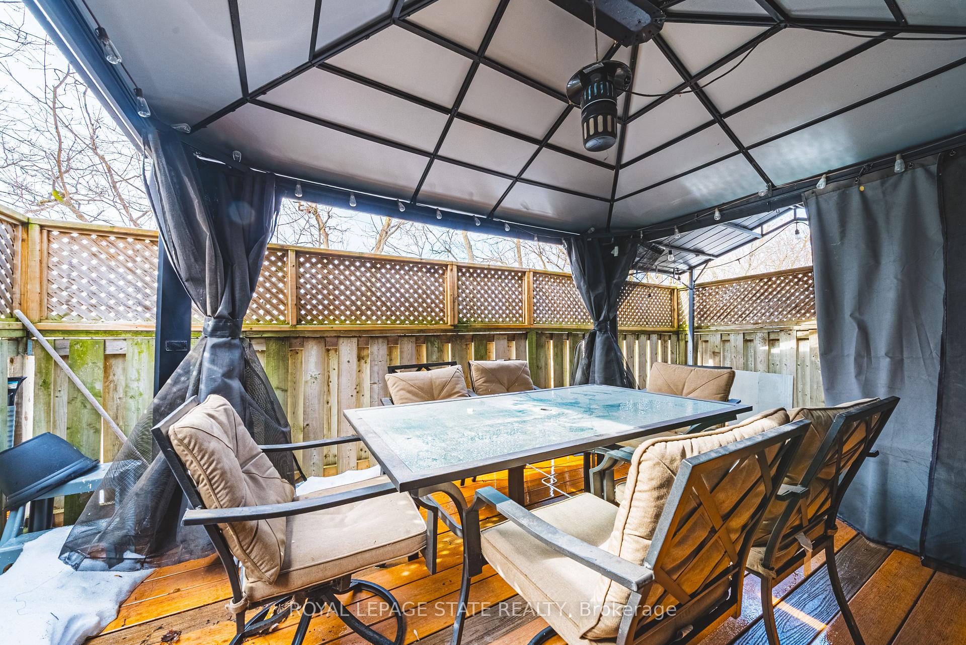 3 Bedrooms Condo at 100 Quigley, Hamilton For sale