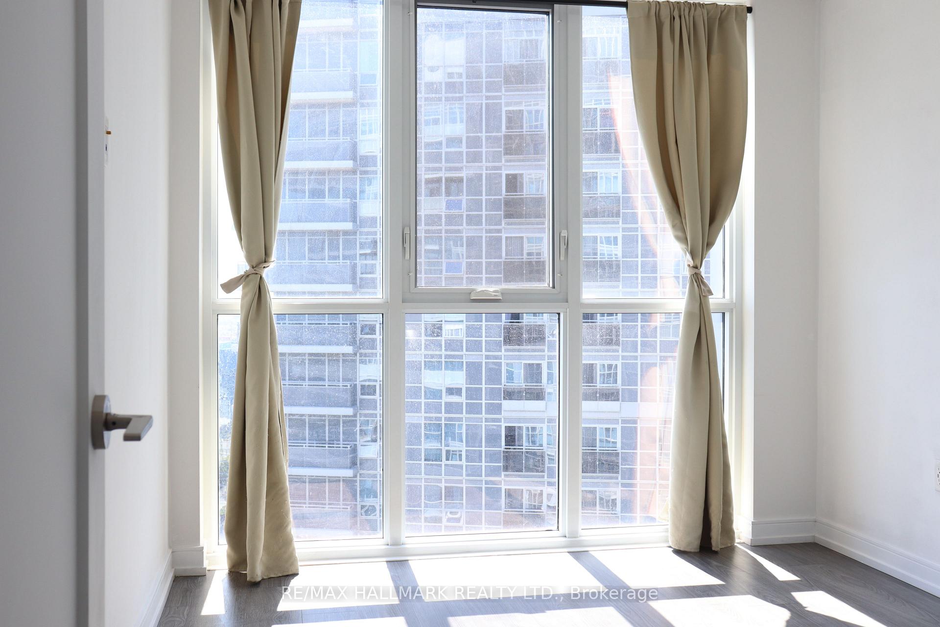 2 Bedrooms Condo at 225 Village Green, Toronto For sale