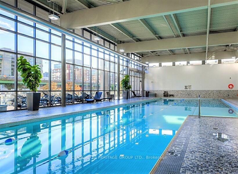 2 Bedrooms Condo at 15 Fort York, Toronto For sale