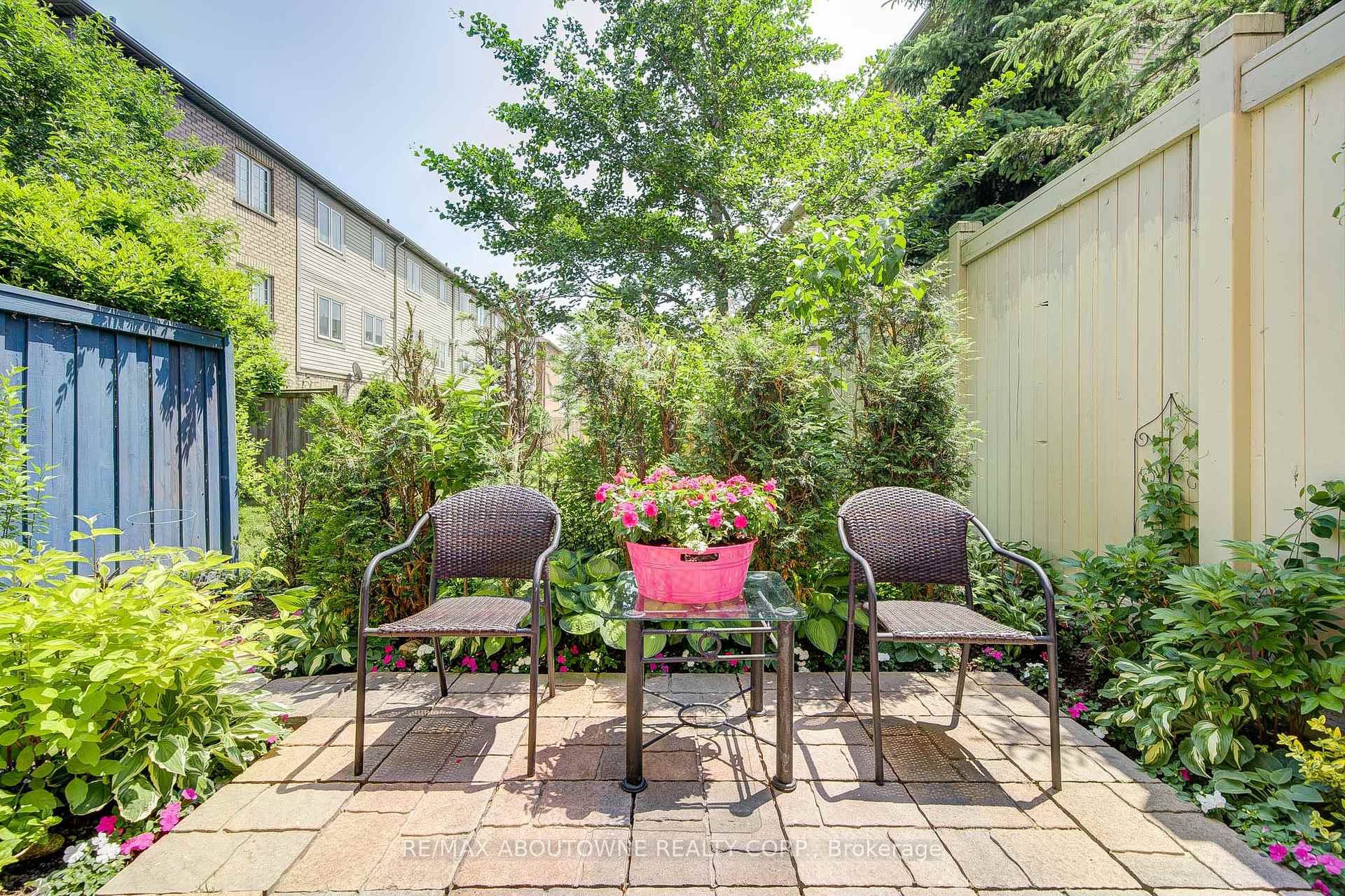 3 Bedrooms Condo at 470 Beach, Hamilton For sale