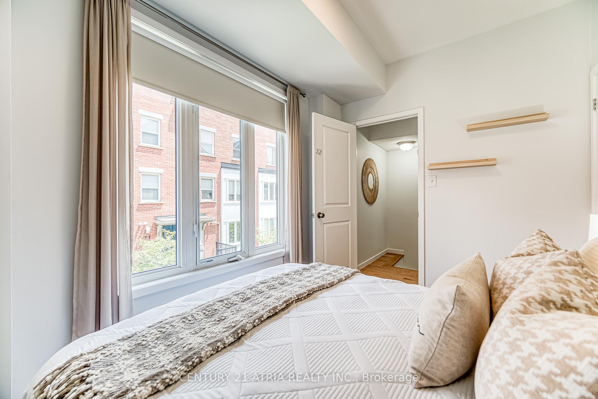 2 Bedrooms Condo at 8 Frances Loring, Toronto For sale
